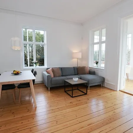 Scandi-hygge Seaside House - Only 10mins To Copenhagen Charlottenlund